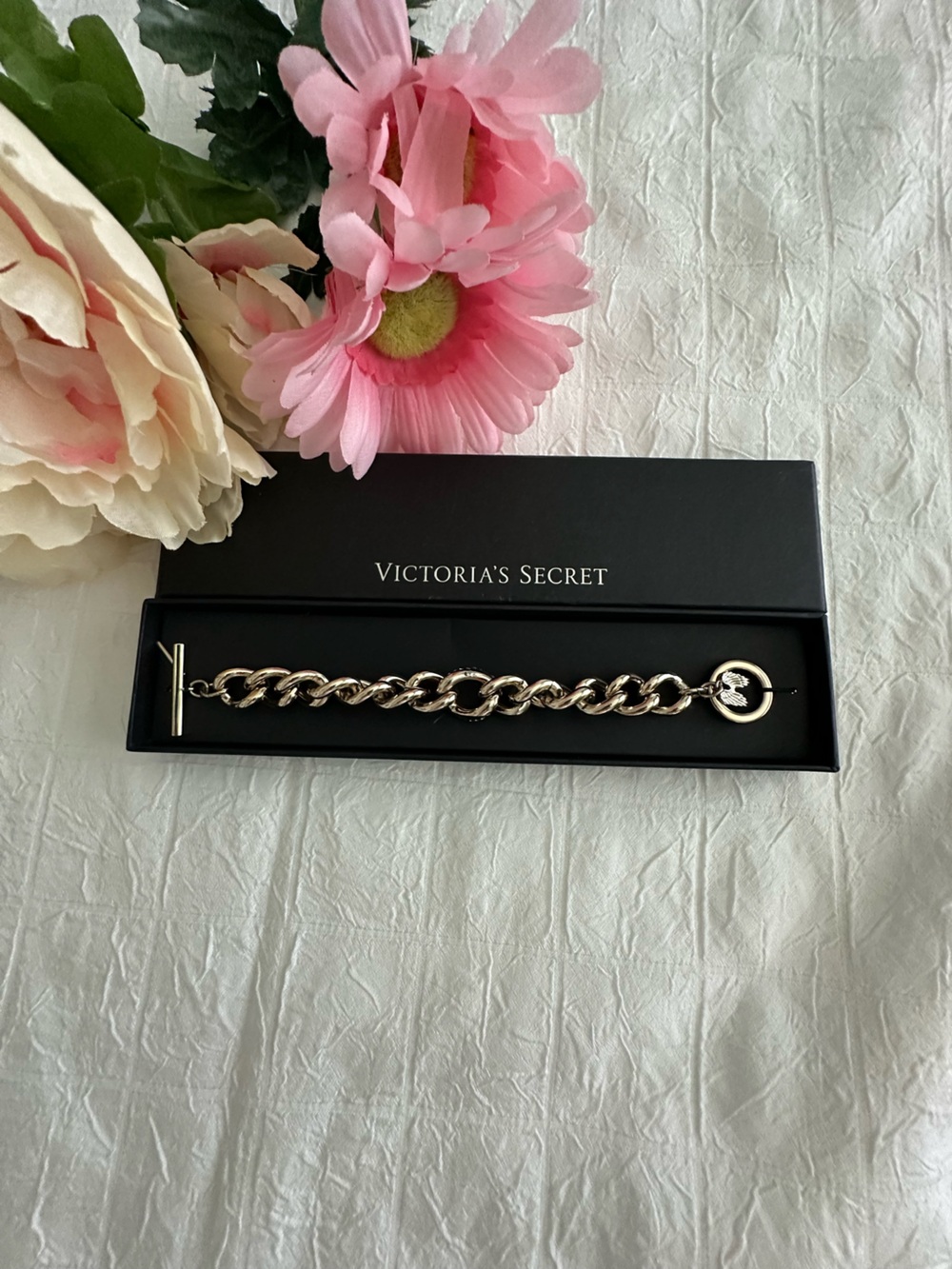 Victoria's Secret GOLD NWT  T-Bar Chunky Charm Bracelet
